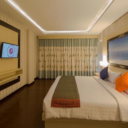 Grand Puri Saron Yogyakarta Hotell Exteriör bild