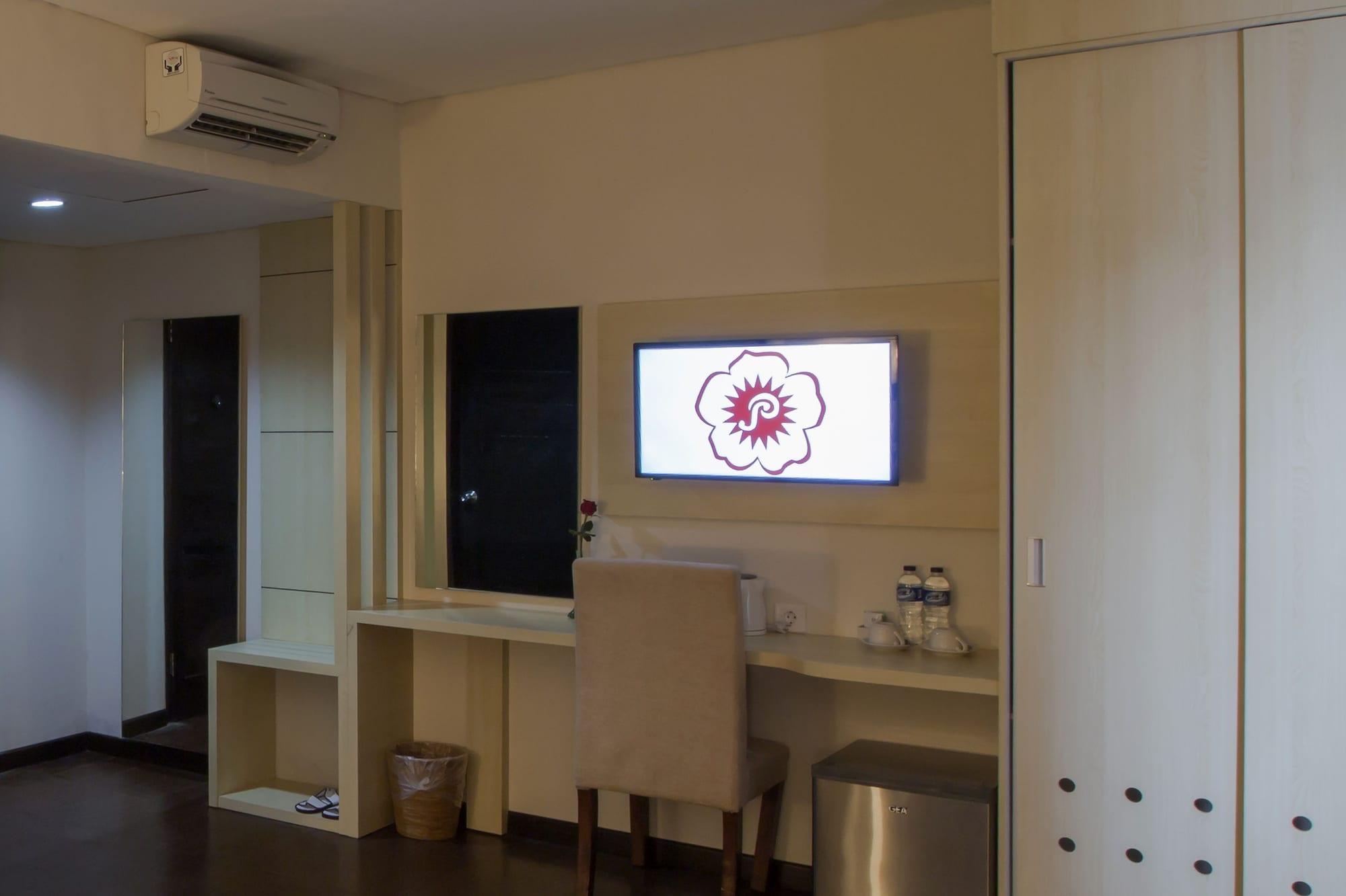 Grand Puri Saron Yogyakarta Hotell Exteriör bild