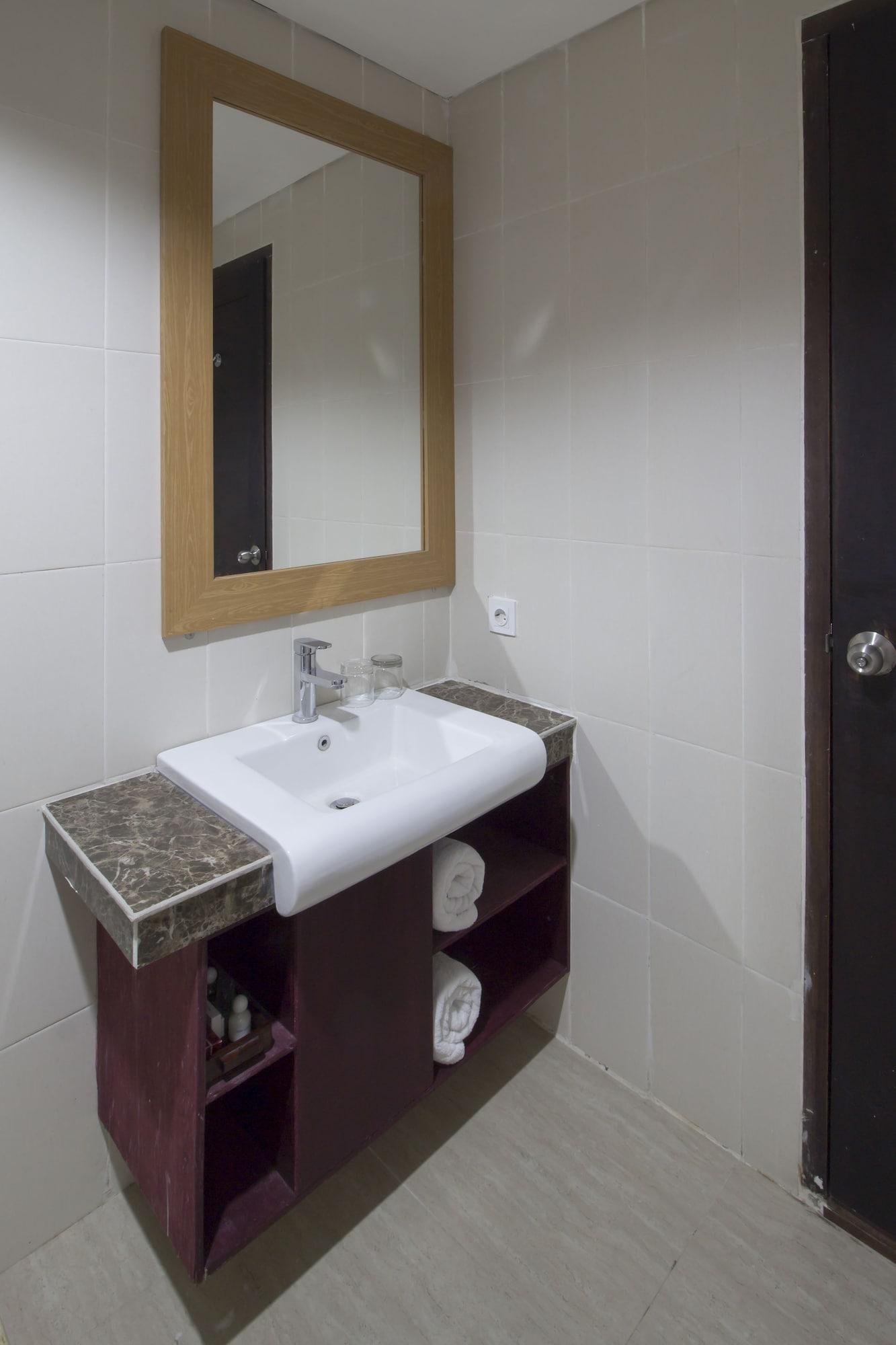 Grand Puri Saron Yogyakarta Hotell Exteriör bild