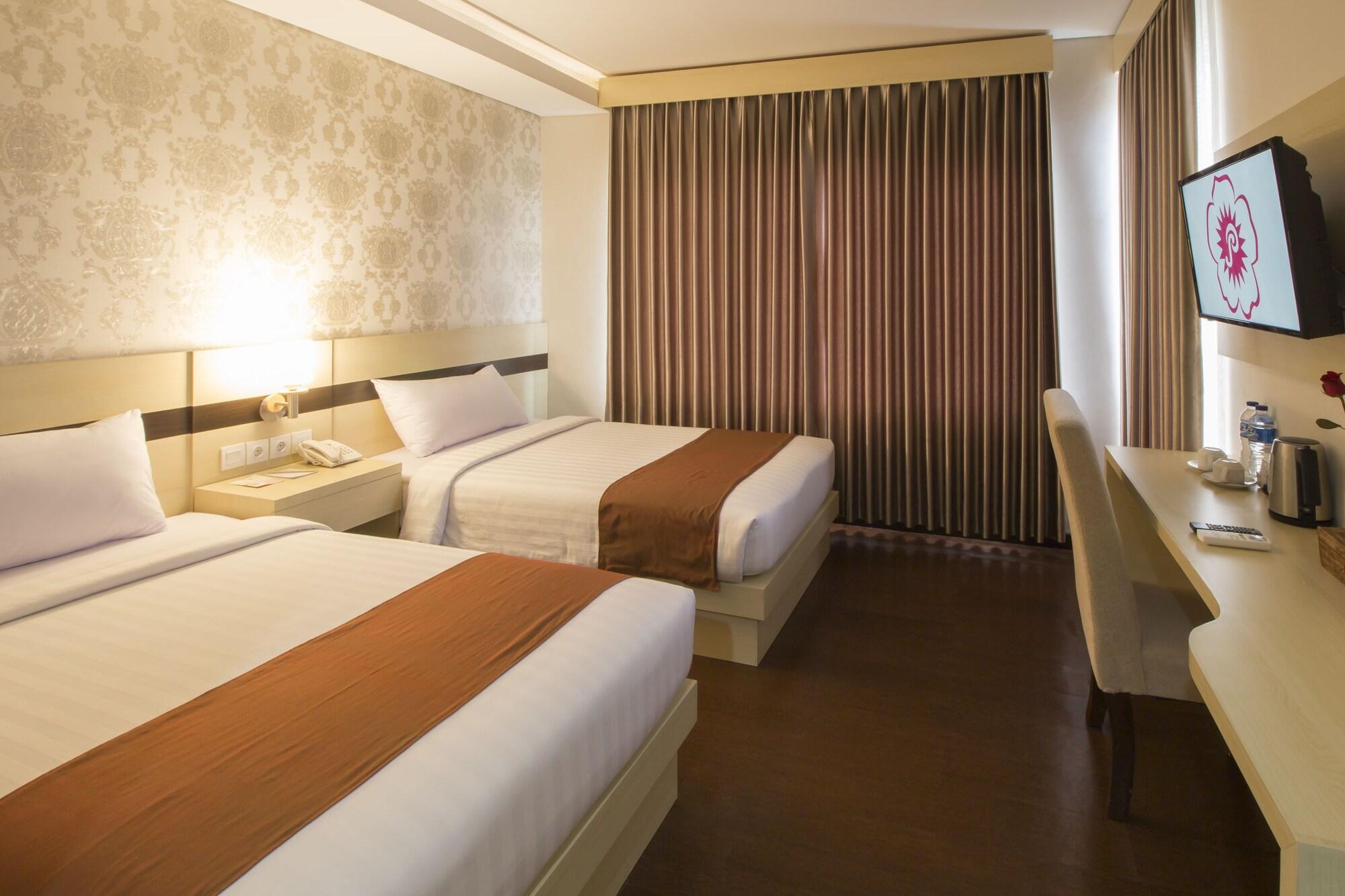 Grand Puri Saron Yogyakarta Hotell Exteriör bild