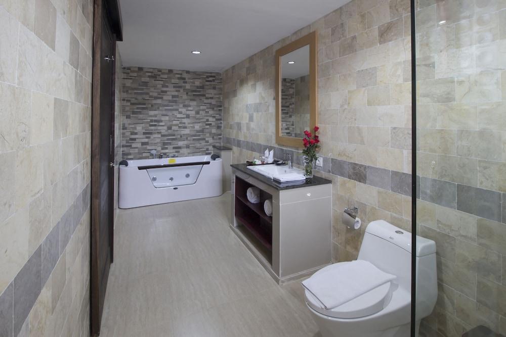 Grand Puri Saron Yogyakarta Hotell Exteriör bild