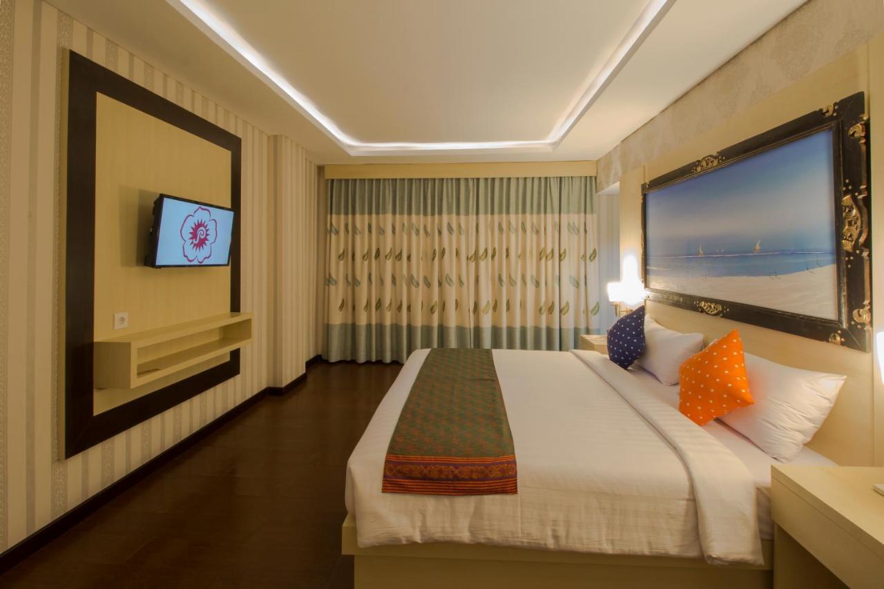 Grand Puri Saron Yogyakarta Hotell Exteriör bild