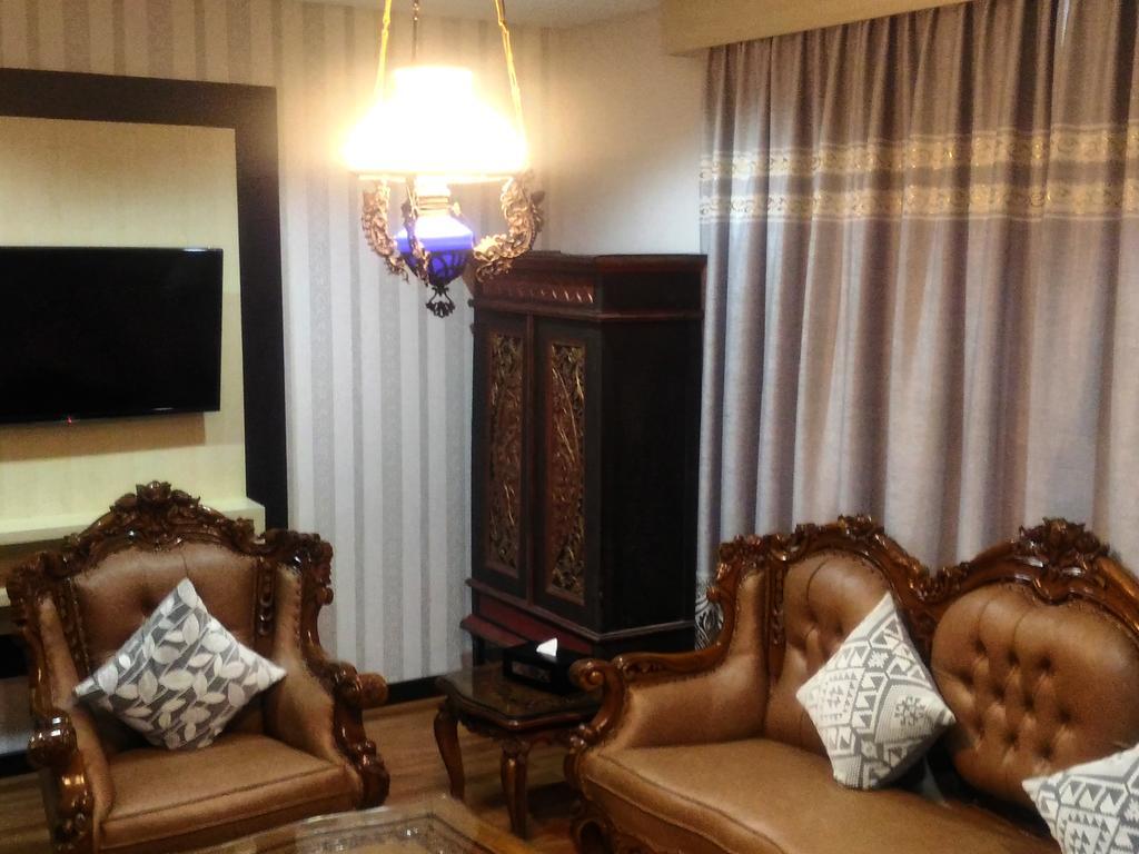 Grand Puri Saron Yogyakarta Hotell Exteriör bild