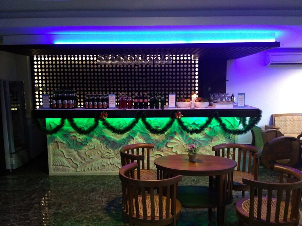 Grand Puri Saron Yogyakarta Hotell Exteriör bild