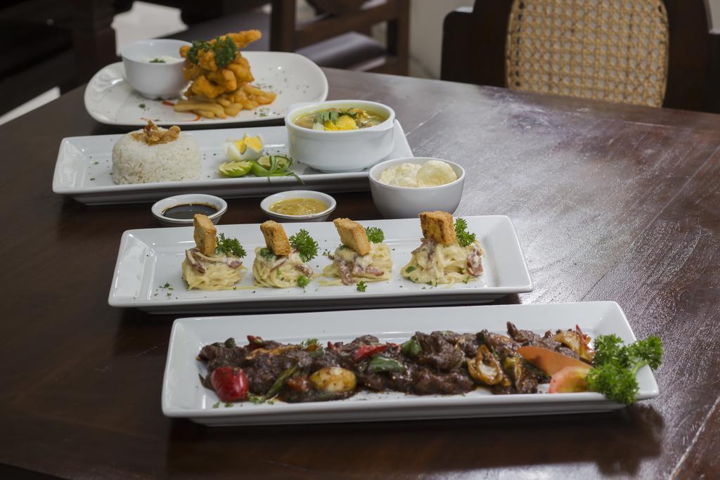 Grand Puri Saron Yogyakarta Hotell Exteriör bild
