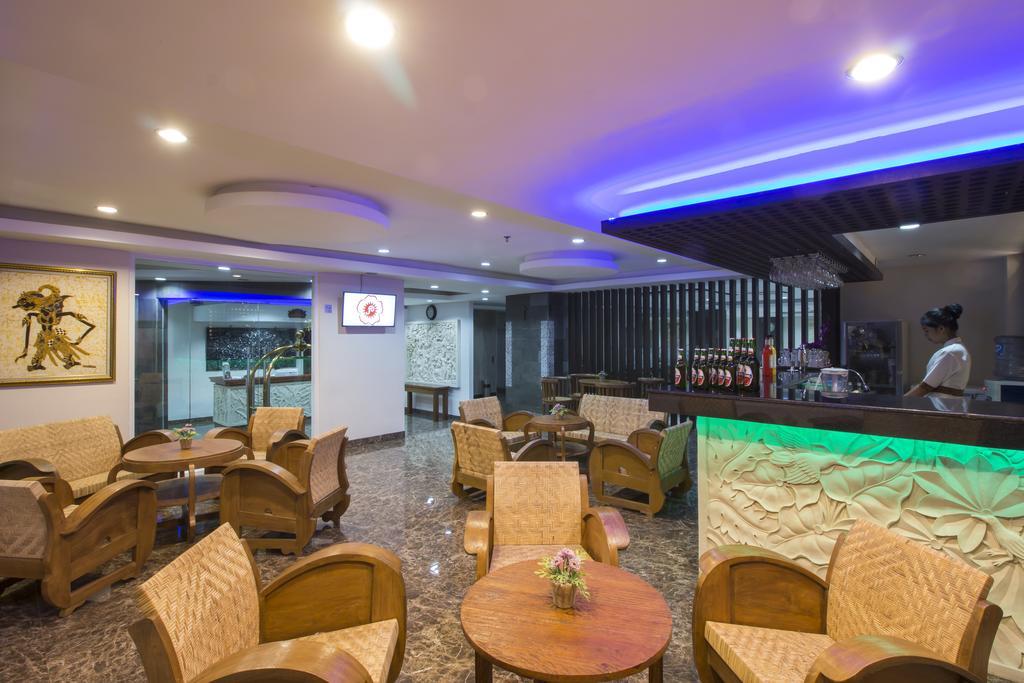 Grand Puri Saron Yogyakarta Hotell Exteriör bild