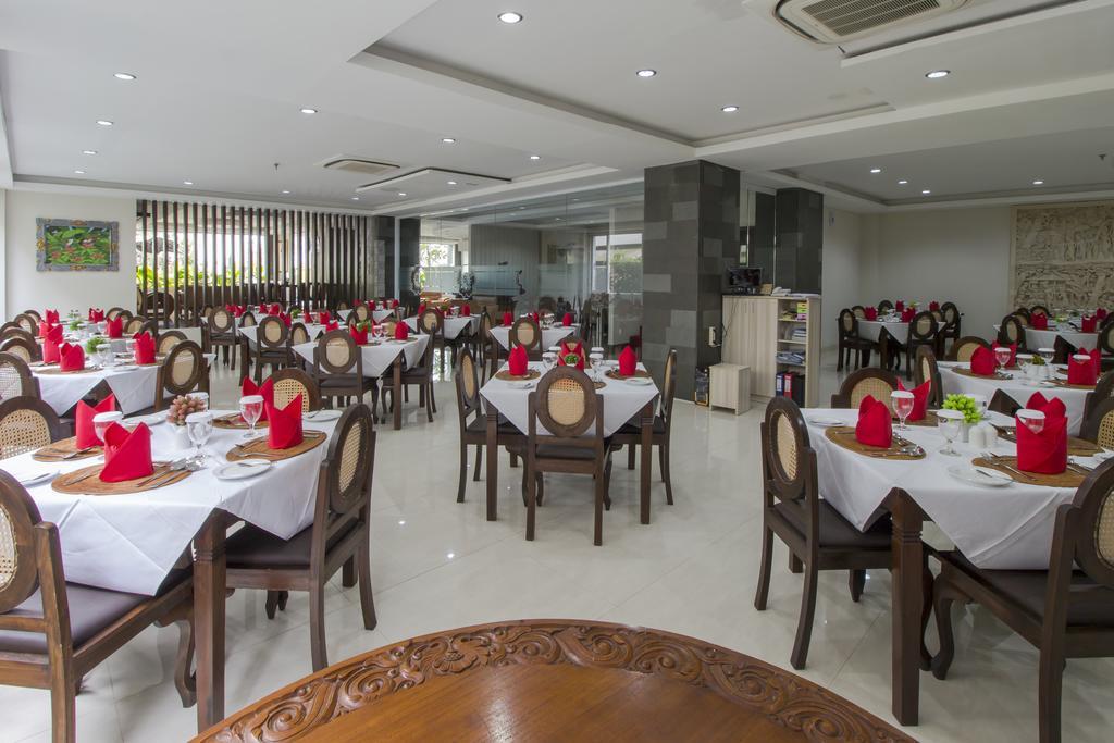 Grand Puri Saron Yogyakarta Hotell Exteriör bild
