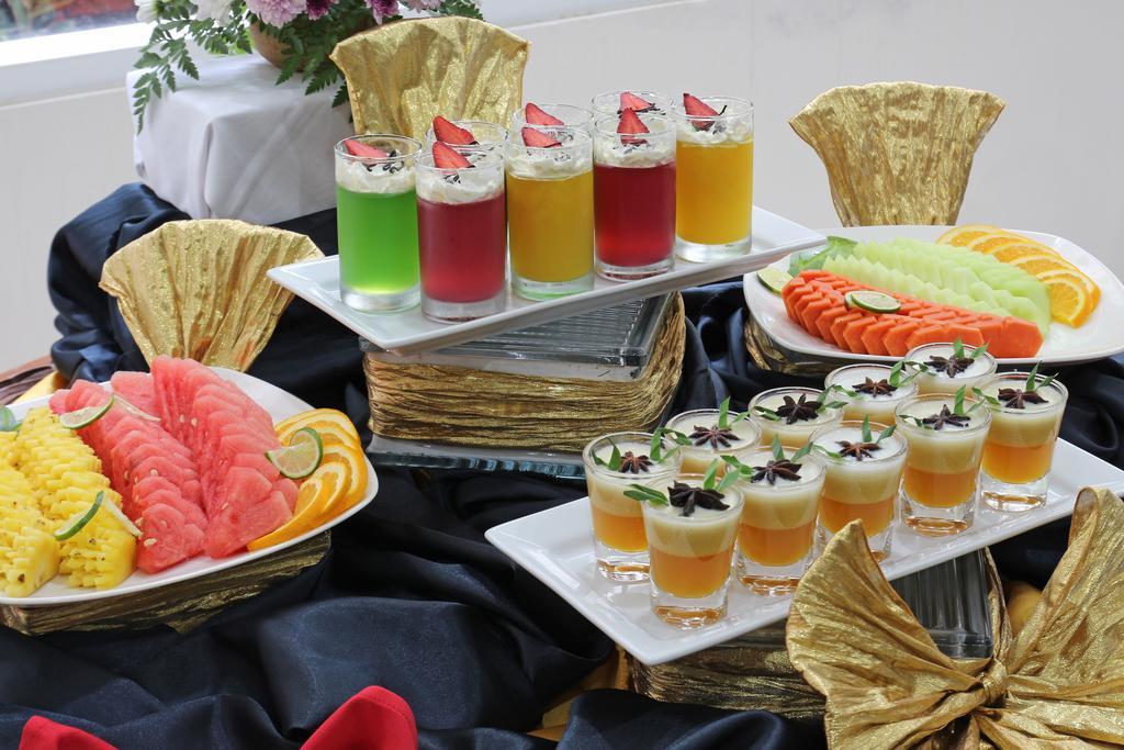 Grand Puri Saron Yogyakarta Hotell Exteriör bild