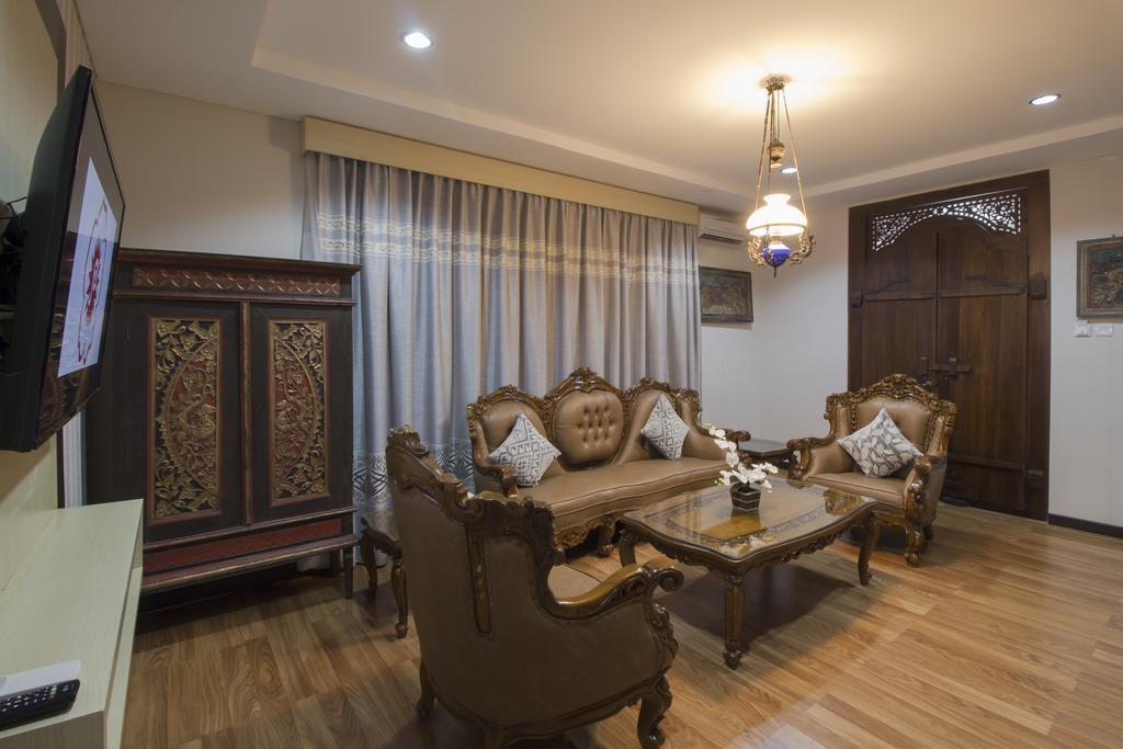 Grand Puri Saron Yogyakarta Hotell Exteriör bild