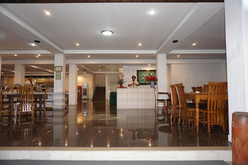 Grand Puri Saron Yogyakarta Hotell Exteriör bild