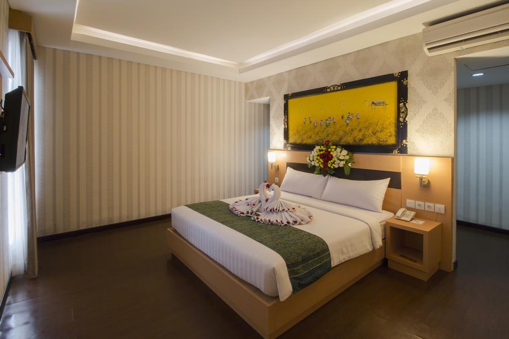 Grand Puri Saron Yogyakarta Hotell Exteriör bild