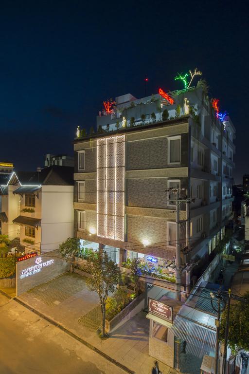 Grand Puri Saron Yogyakarta Hotell Exteriör bild