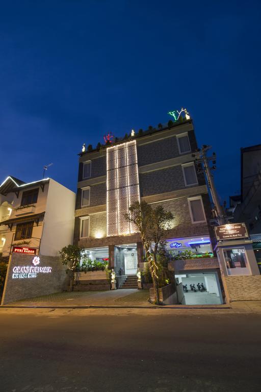 Grand Puri Saron Yogyakarta Hotell Exteriör bild