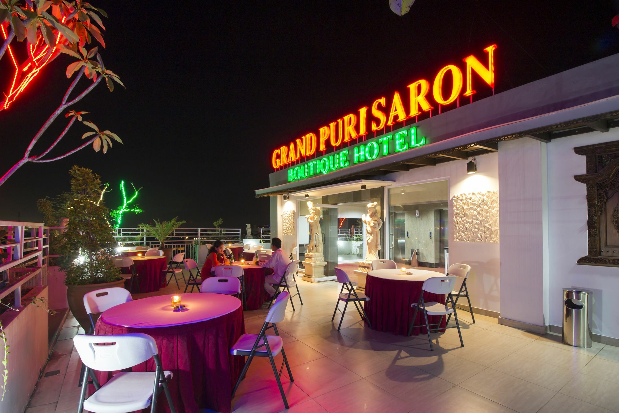 Grand Puri Saron Yogyakarta Hotell Exteriör bild